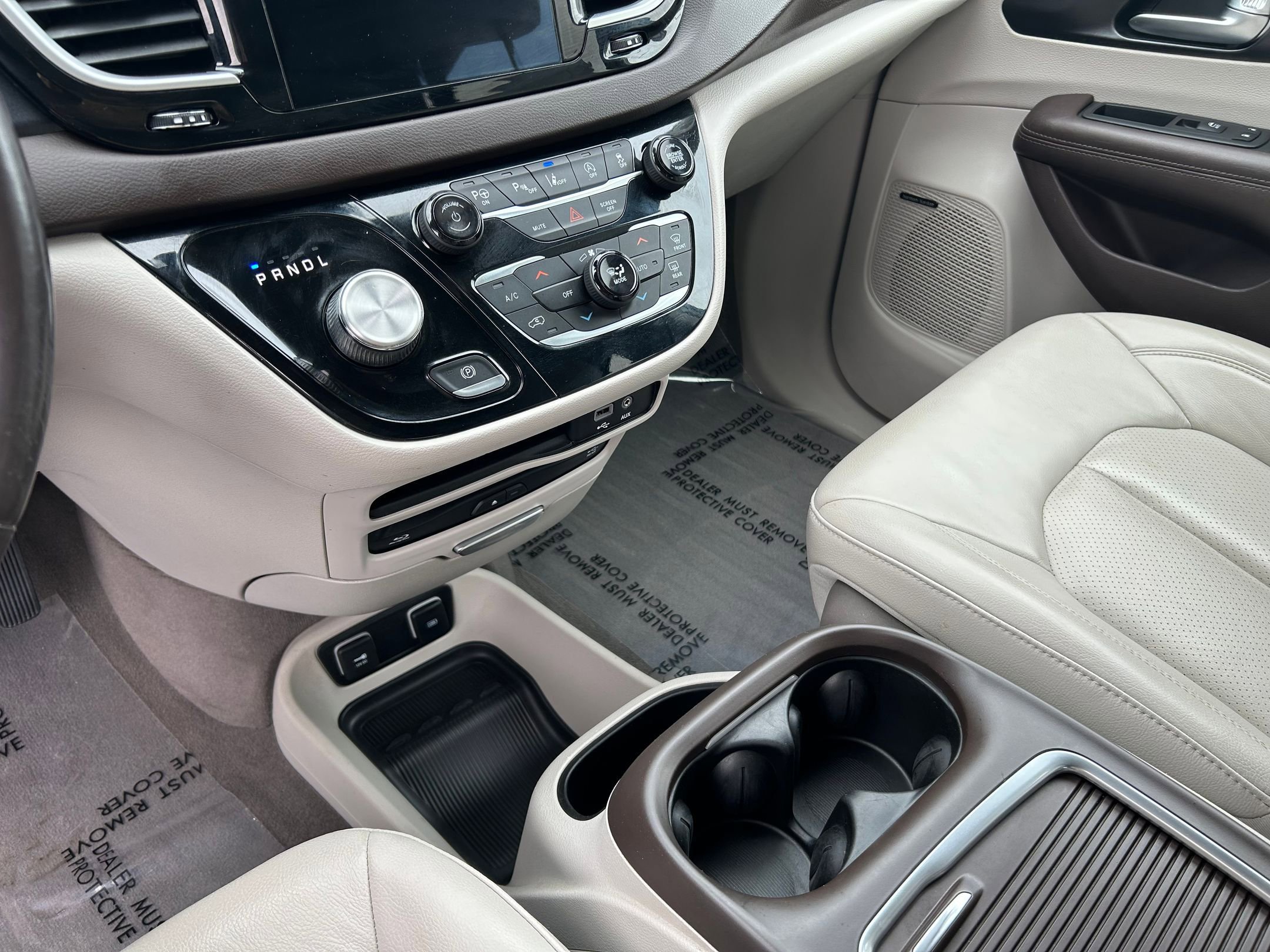 Used 2020 Chrysler Pacifica Touring-L Plus w/ Tire & Wheel Group image 19