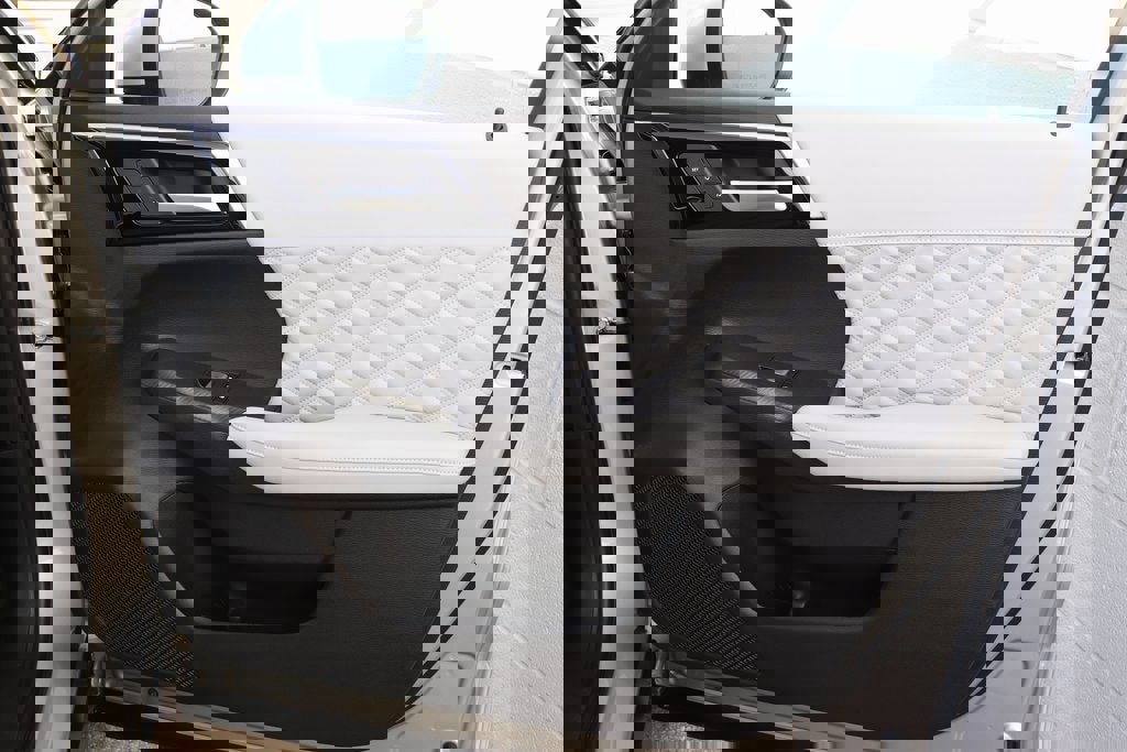 Used 2023 Mitsubishi Outlander SEL image 14