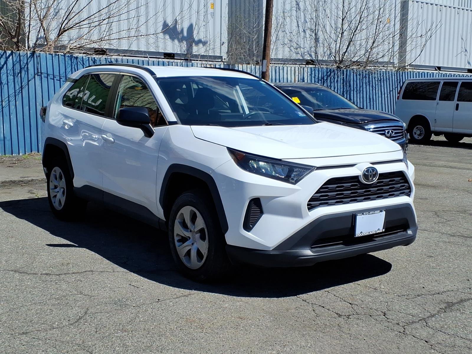 Used 2019 Toyota RAV4 LE image 1