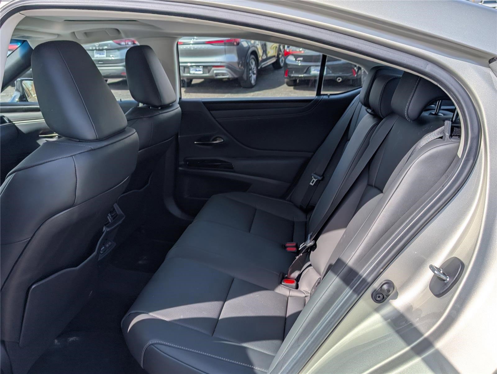 Certified 2025 Lexus ES 300h w/ Premium Package image 15