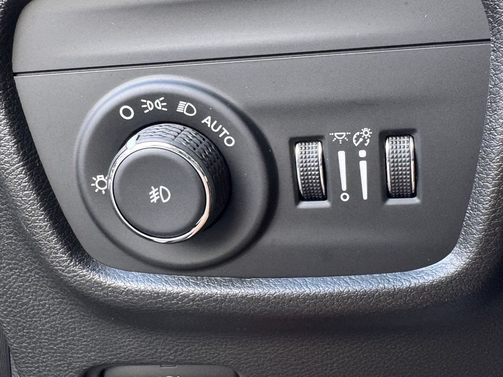 Used 2023 Jeep Grand Cherokee L Limited AWD/4WD image 35