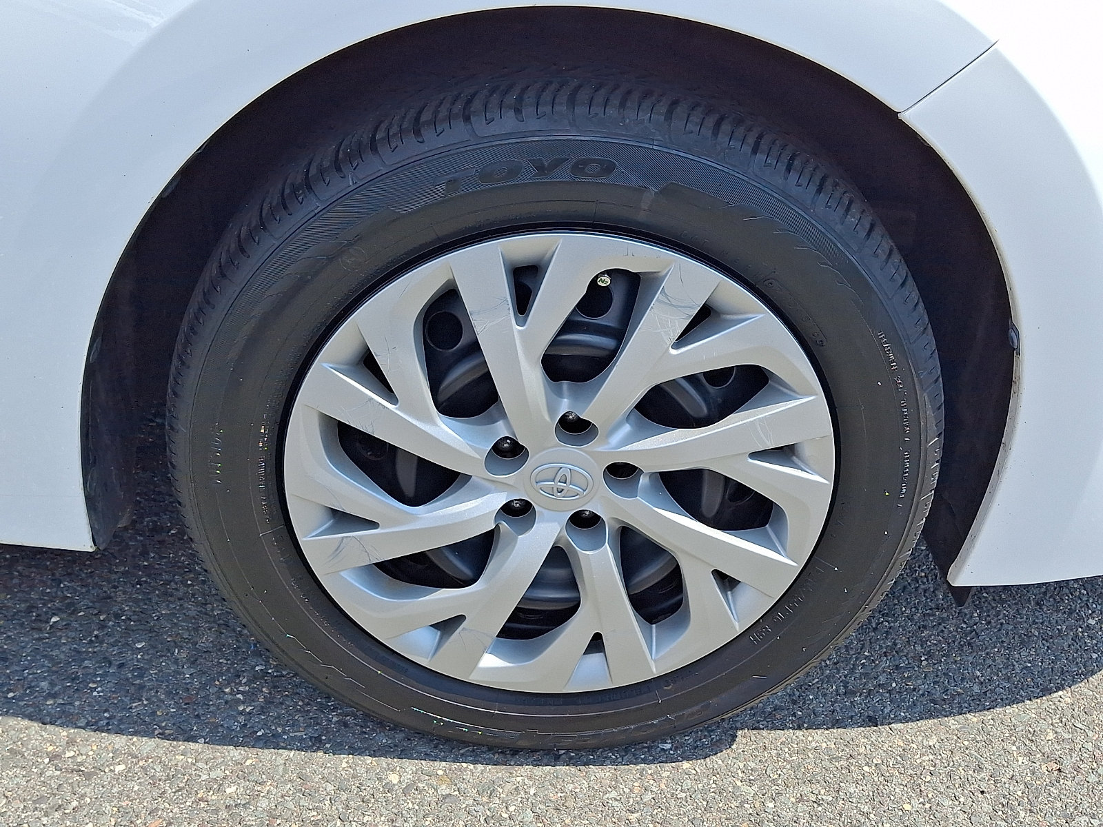 Used 2017 Toyota Corolla LE w/ Carpet Mat Package (TMS) FWD image 9