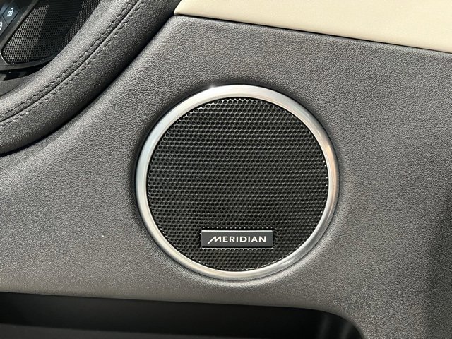 Used 2023 Land Rover Discovery Sport SE image 39