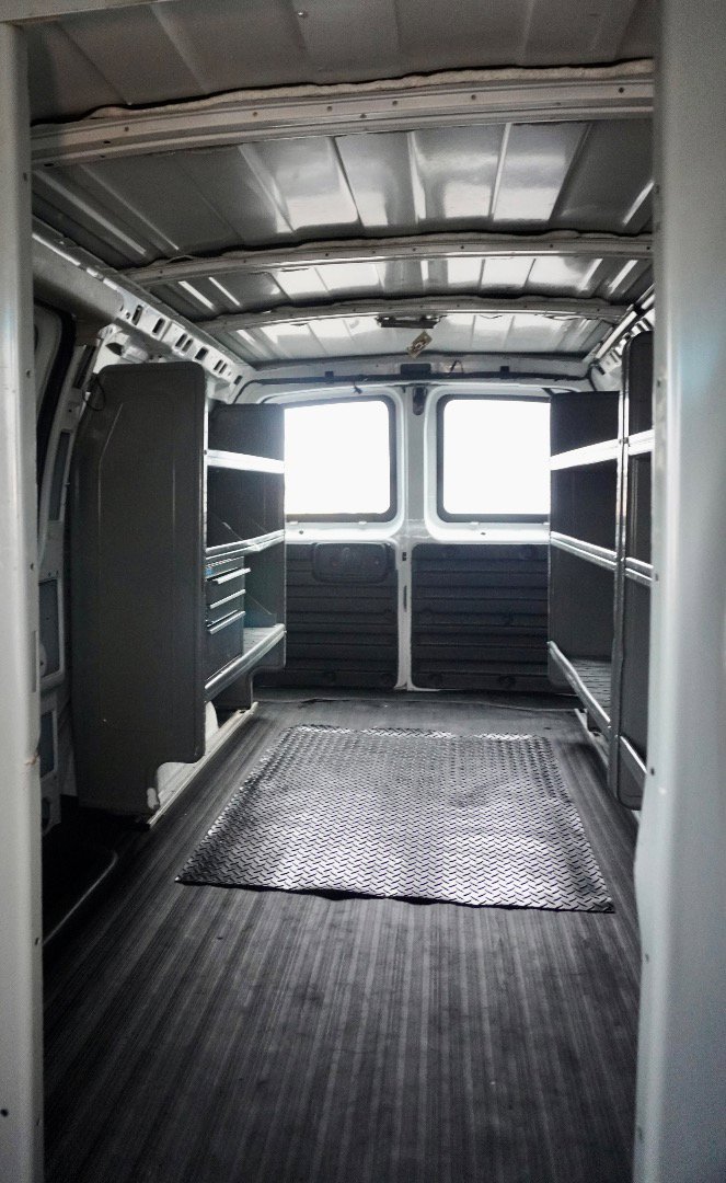 Used 2010 GMC Savana 1500 image 21