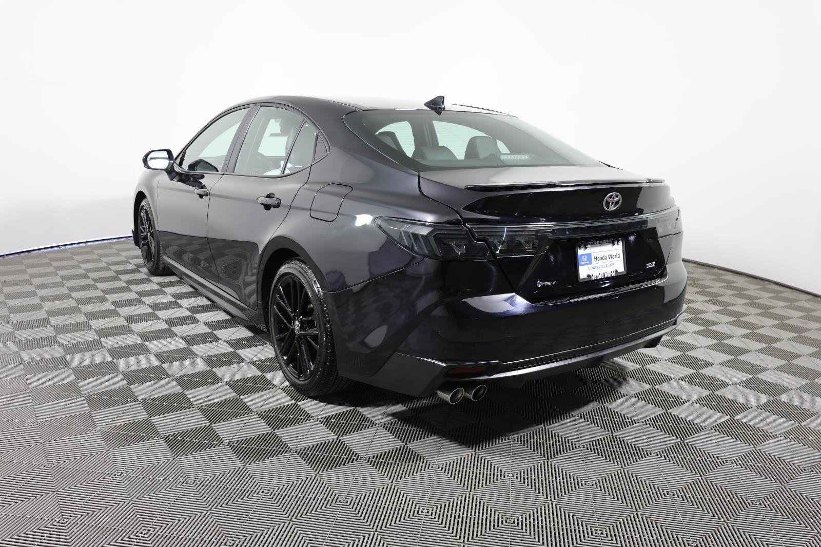 Used 2025 Toyota Camry SE FWD image 7