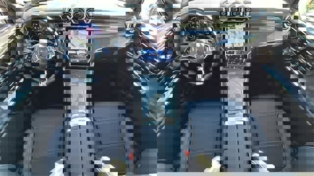 Certified 2025 Mercedes-Benz GLC 300 4MATIC image 54