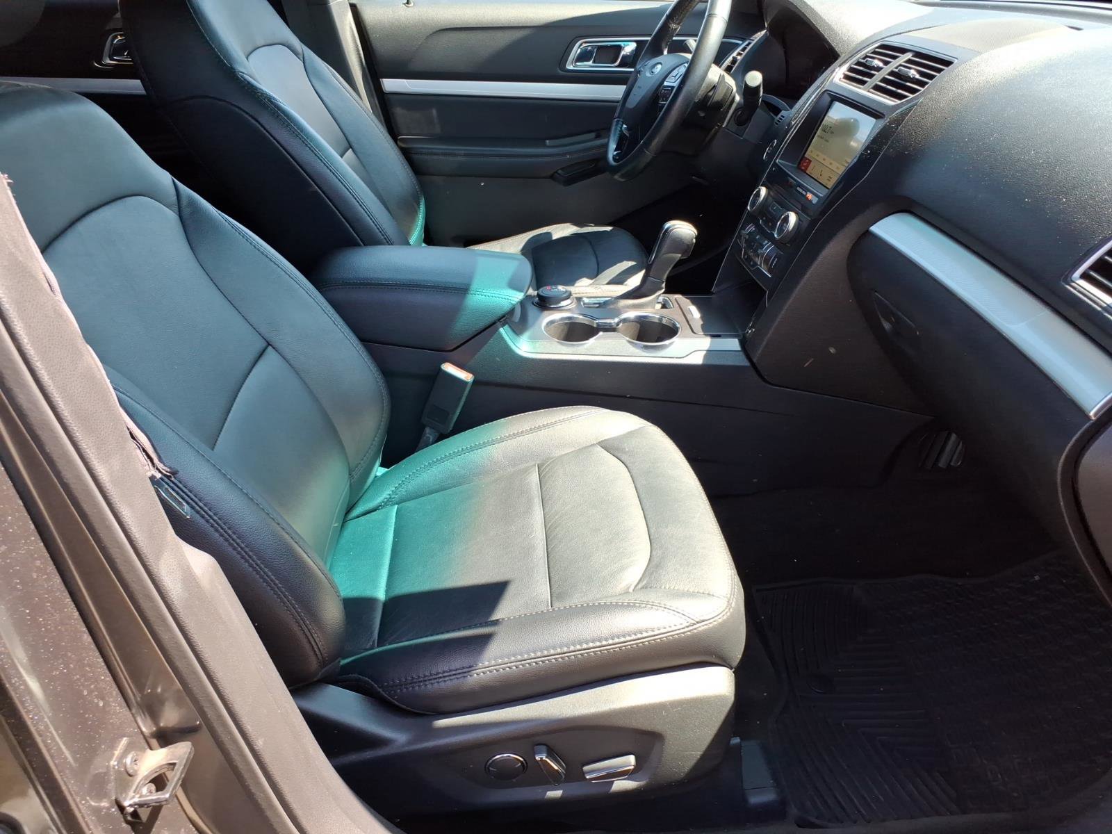 Certified 2017 Ford Explorer XLT w/ Equipment Group 202A image 8