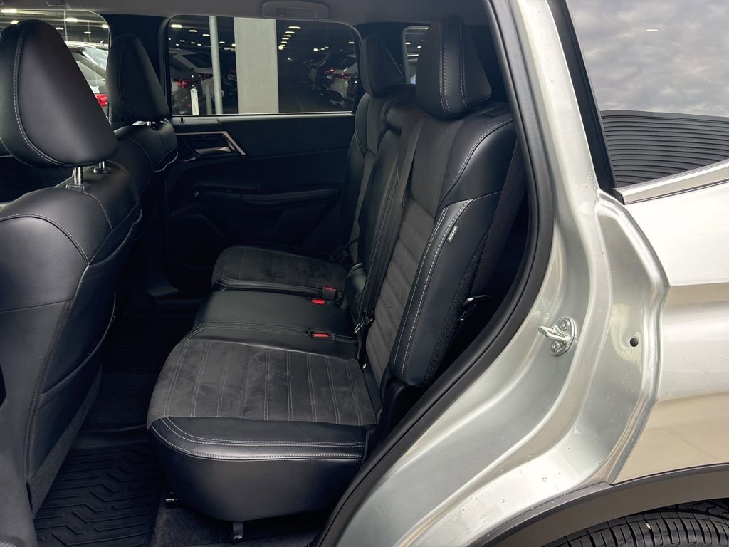 Used 2024 Mitsubishi Outlander SE image 14