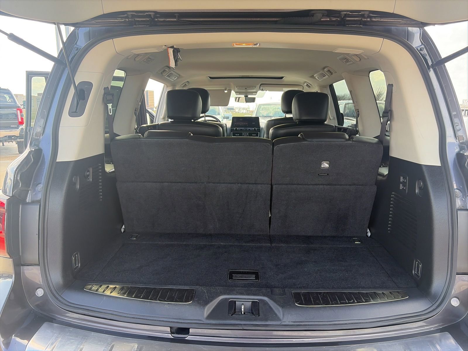 Used 2024 INFINITI QX80 Luxe image 25