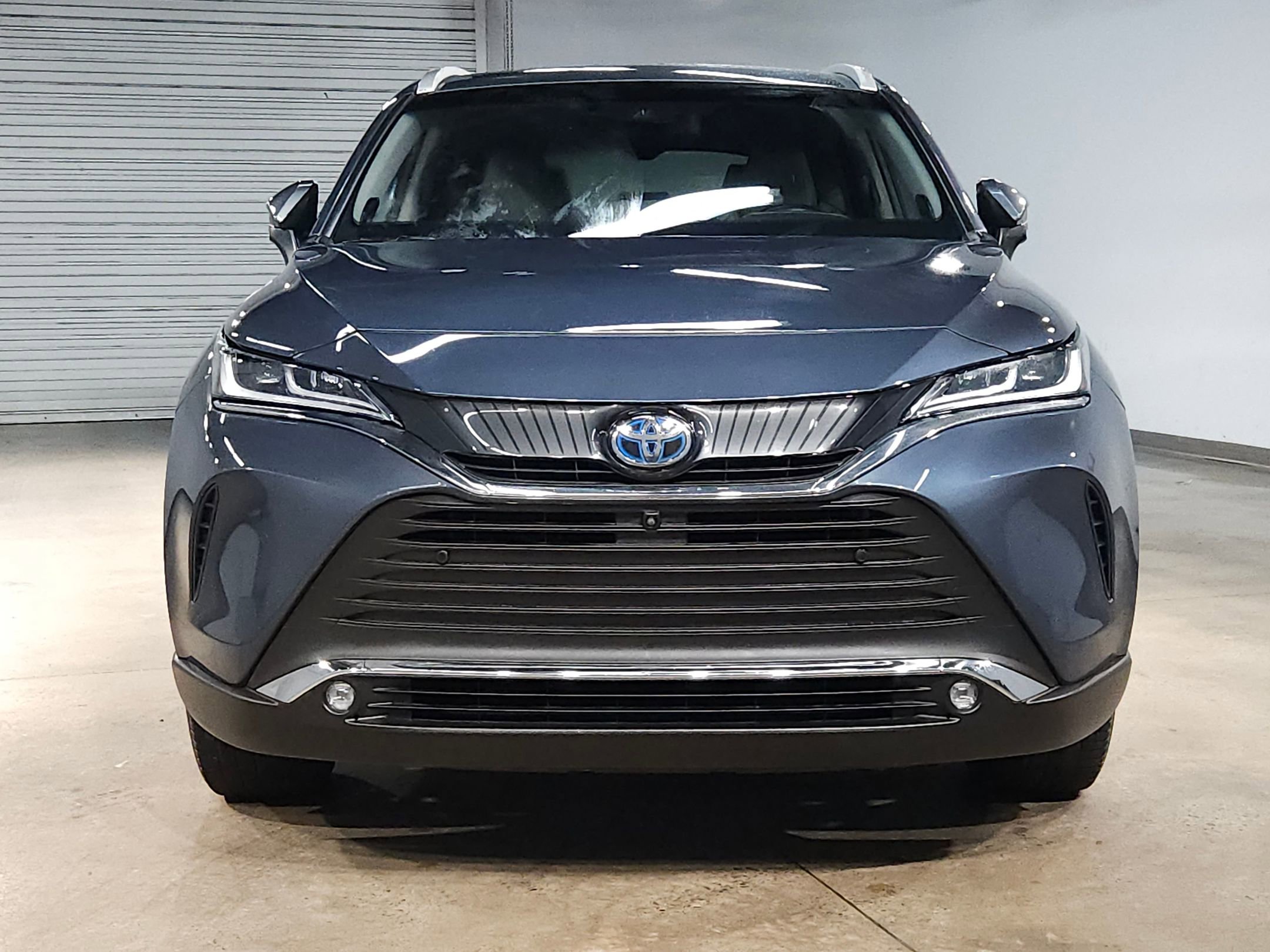 Used 2023 Toyota Venza Limited image 2