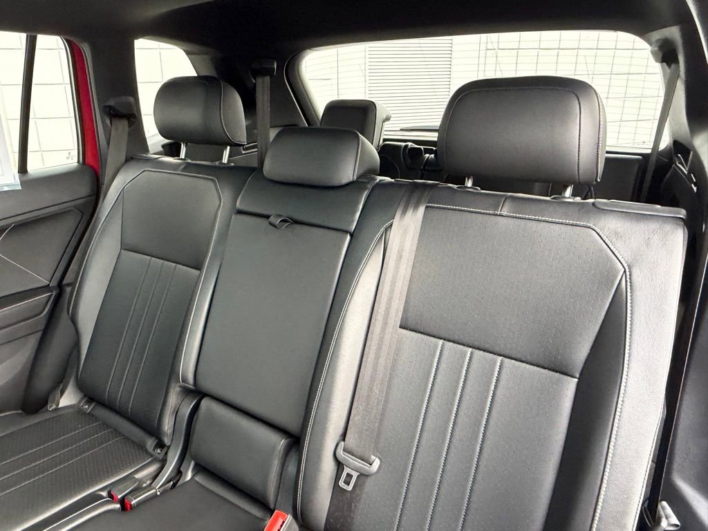 Used 2024 Volkswagen Tiguan SE R-Line image 19