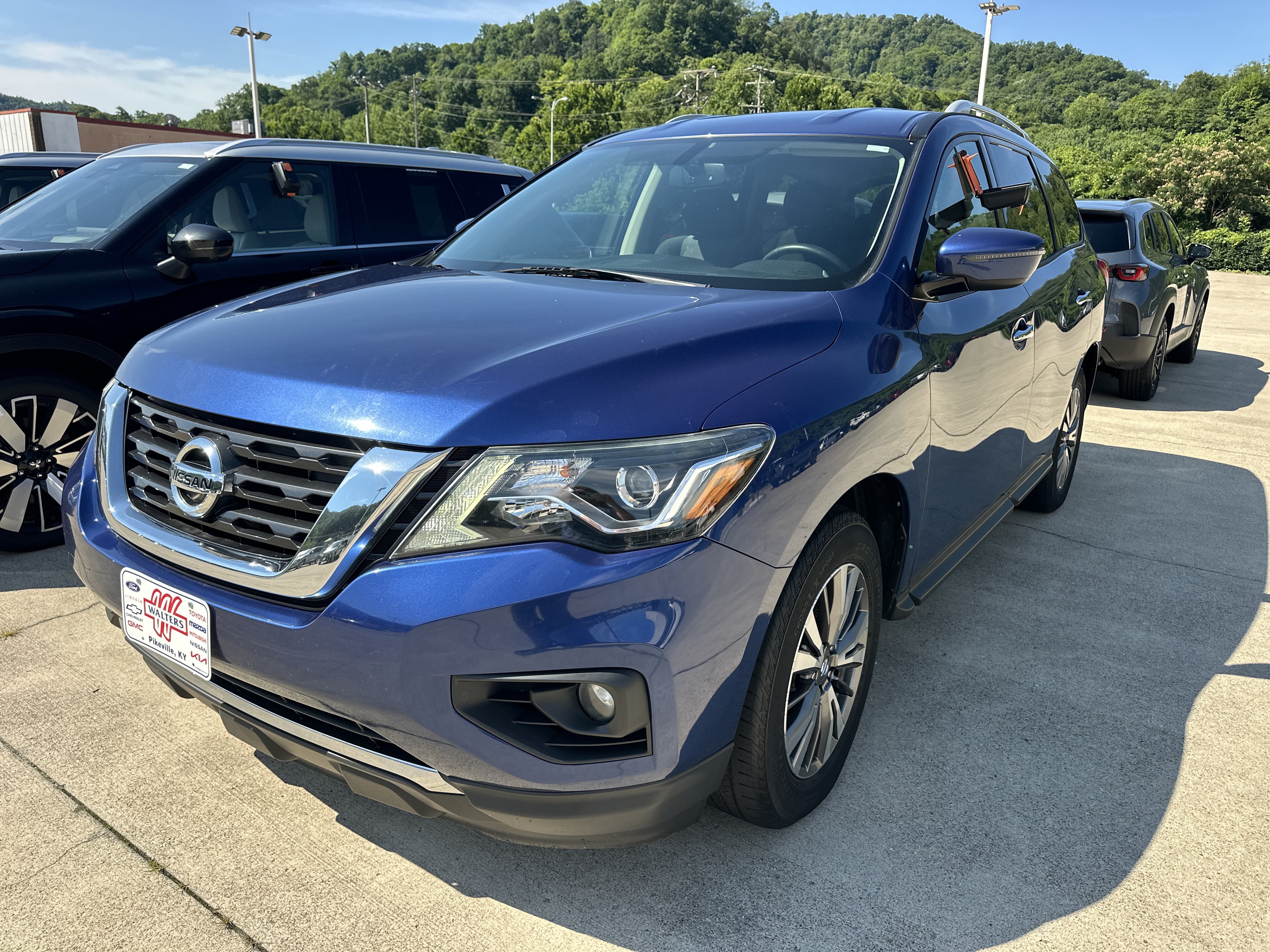 Used 2019 Nissan Pathfinder SV AWD/4WD image 6