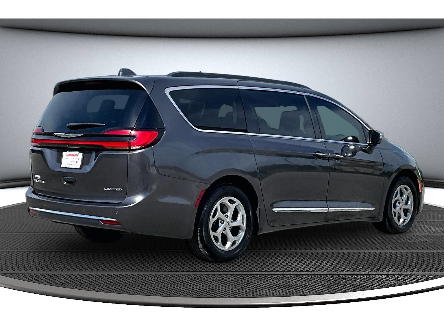 Used 2022 Chrysler Pacifica Limited FWD image 18