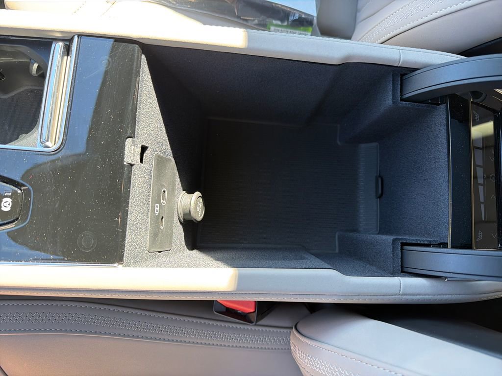 Used 2026 Volvo XC90 B6 Plus w/ Protection Package Premier image 30