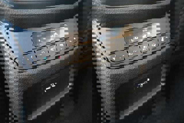 Used 2025 Honda Pilot Touring image 29