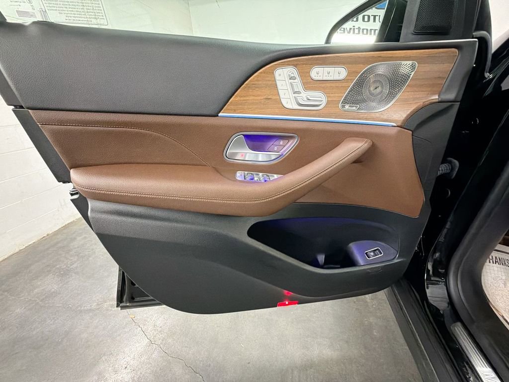 Used 2024 Mercedes-Benz GLS 450 4MATIC image 23