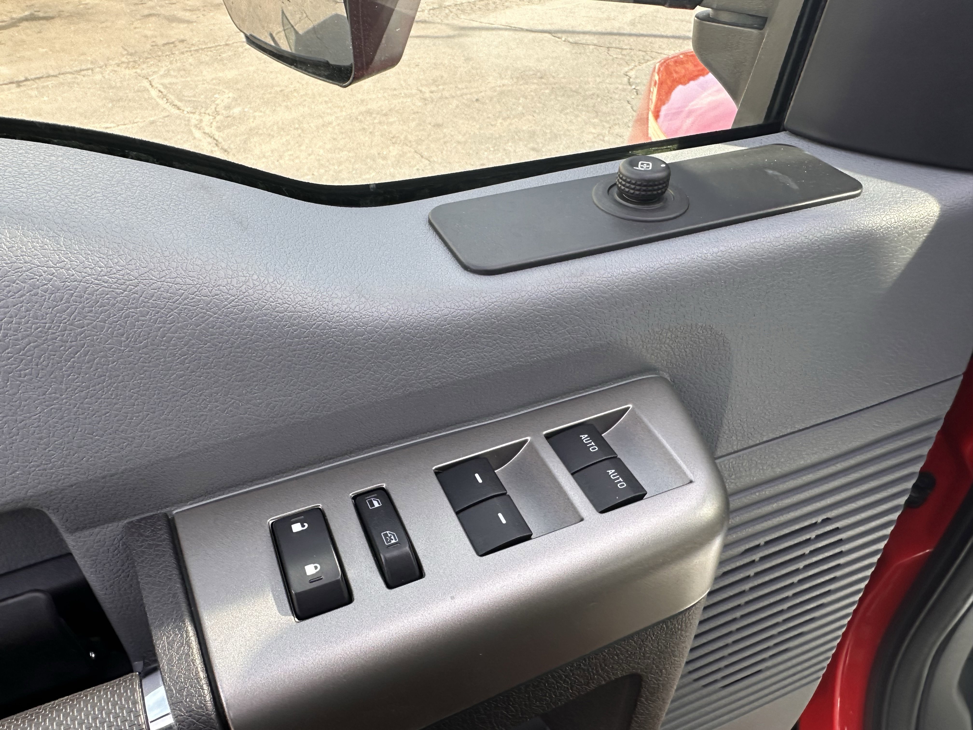 Used 2026 Ford F750 2WD Crew Cab Super Duty image 15