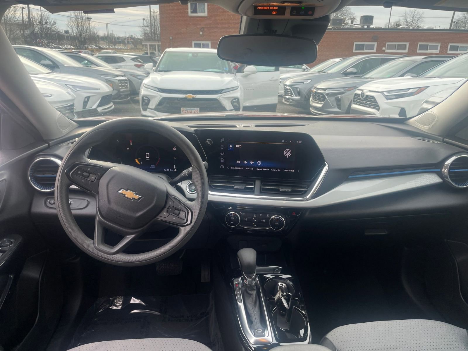 Used 2025 Chevrolet Trax LT image 32
