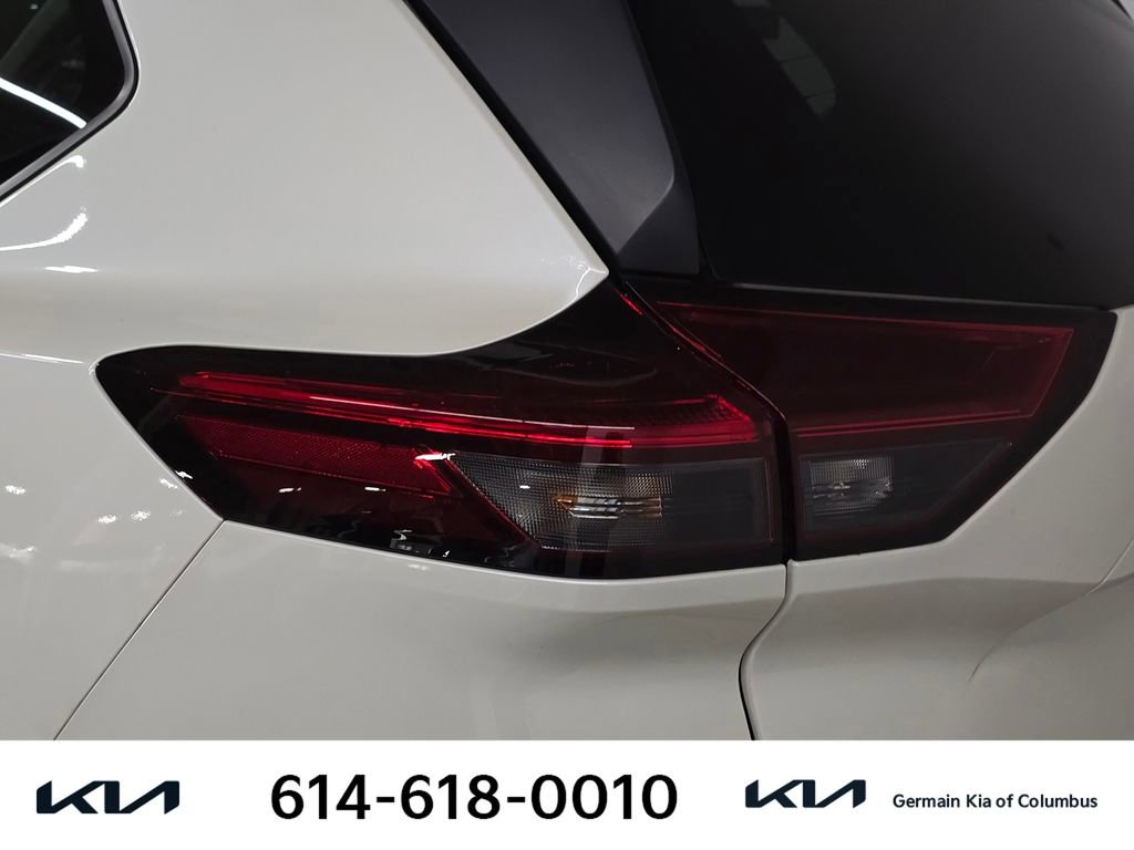 Used 2023 Nissan Rogue SV AWD/4WD image 14