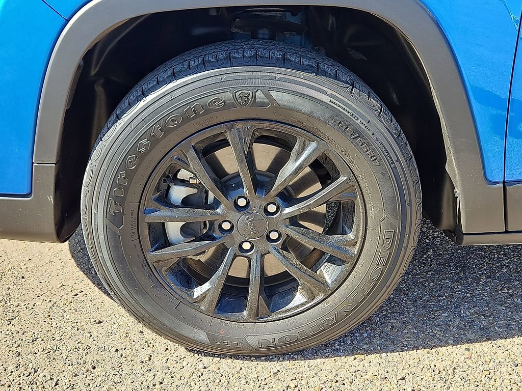 Used 2023 Jeep Cherokee Altitude Lux image 5