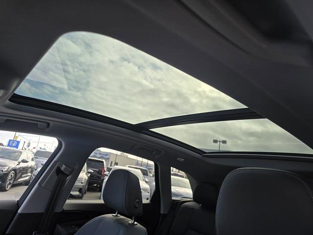 Used 2025 Audi Q5 Premium w/ Convenience Package image 5