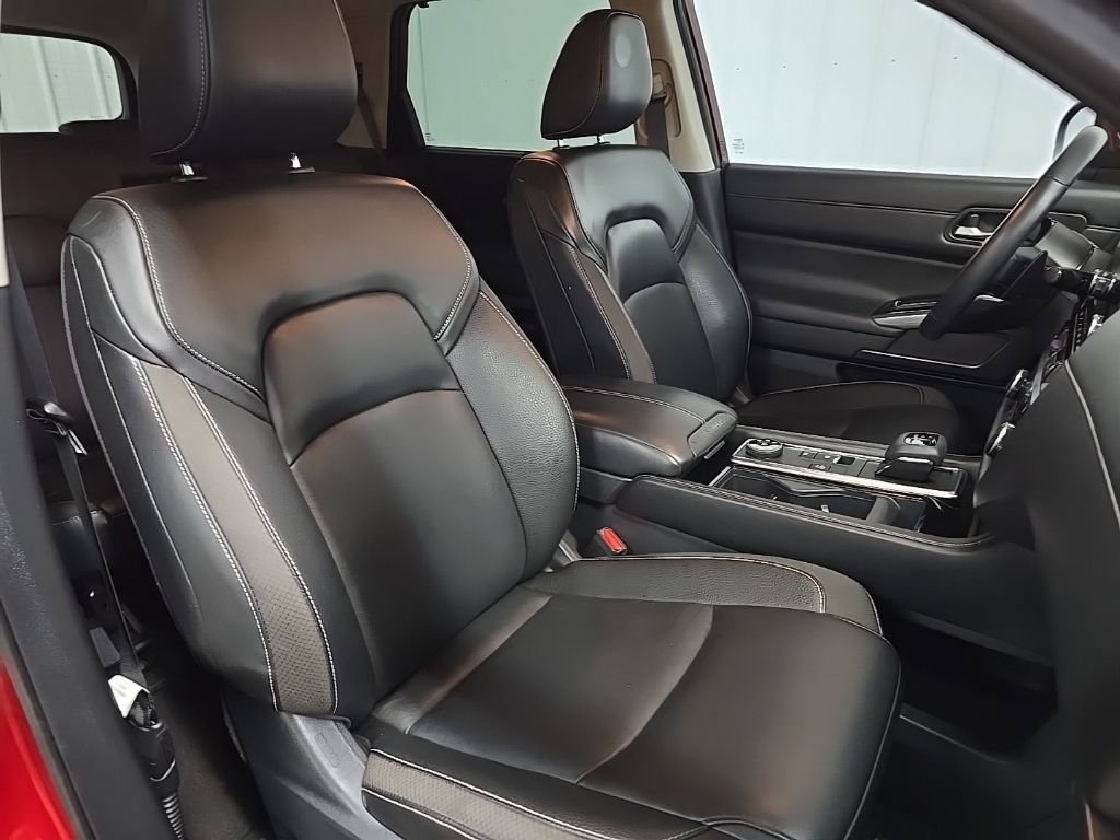 Used 2023 Nissan Pathfinder SL w/ Lighting Package (N92) image 14