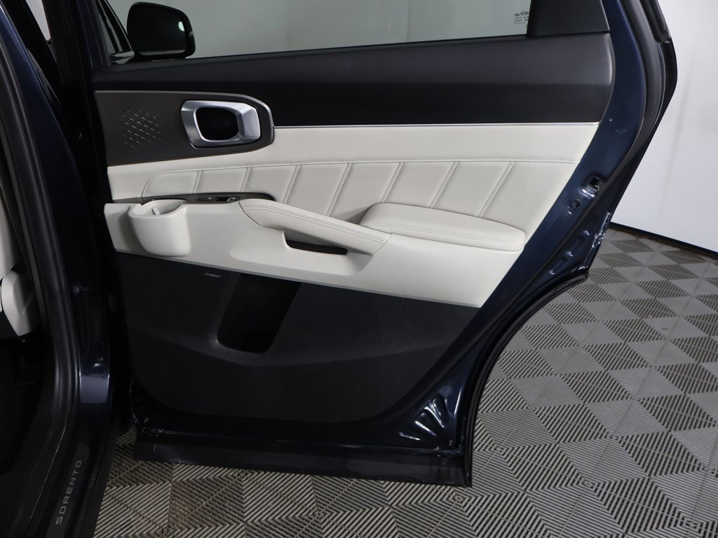 Used 2022 Kia Sorento SX Prestige image 30