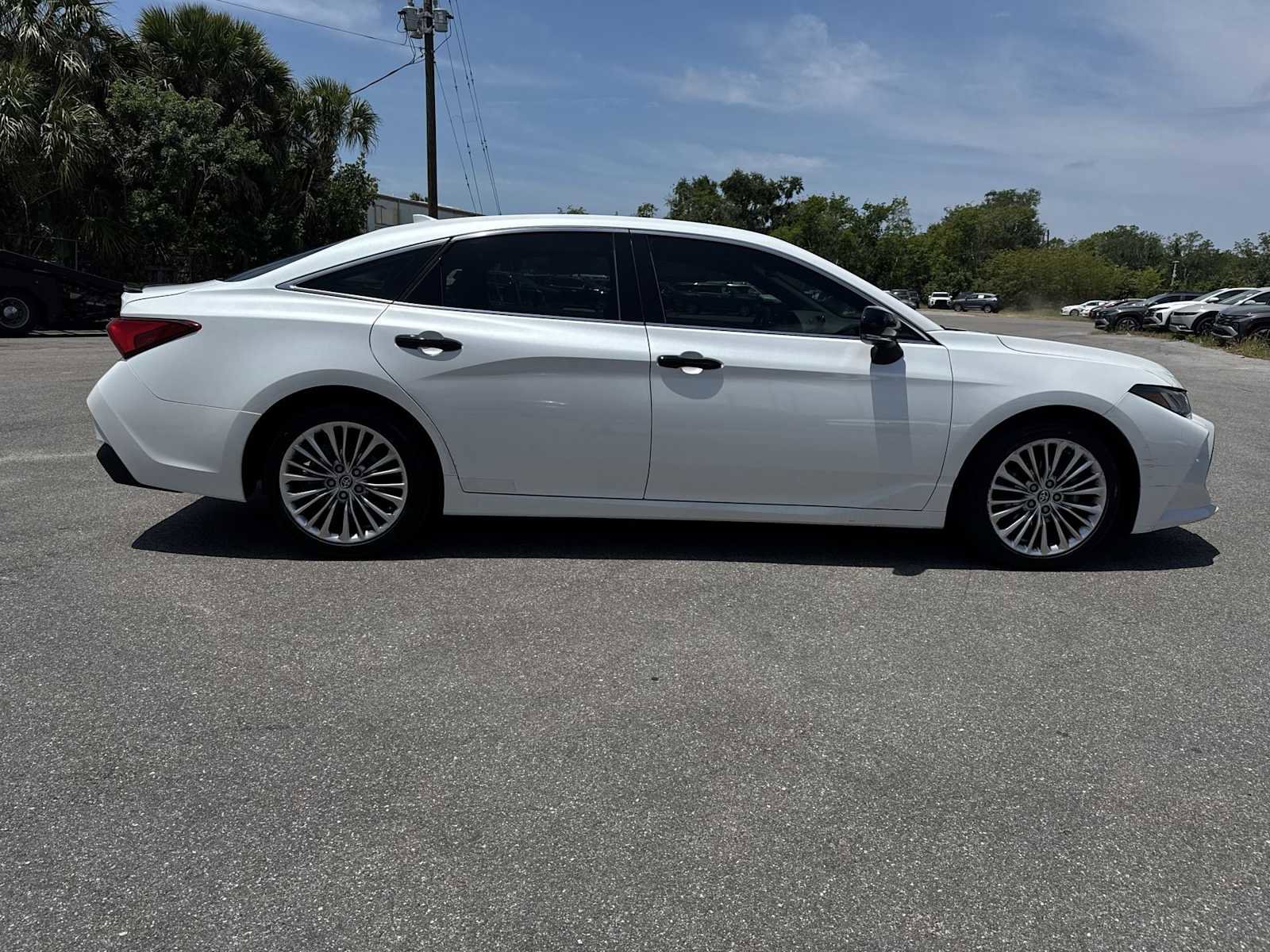 Used 2020 Toyota Avalon Limited FWD image 7
