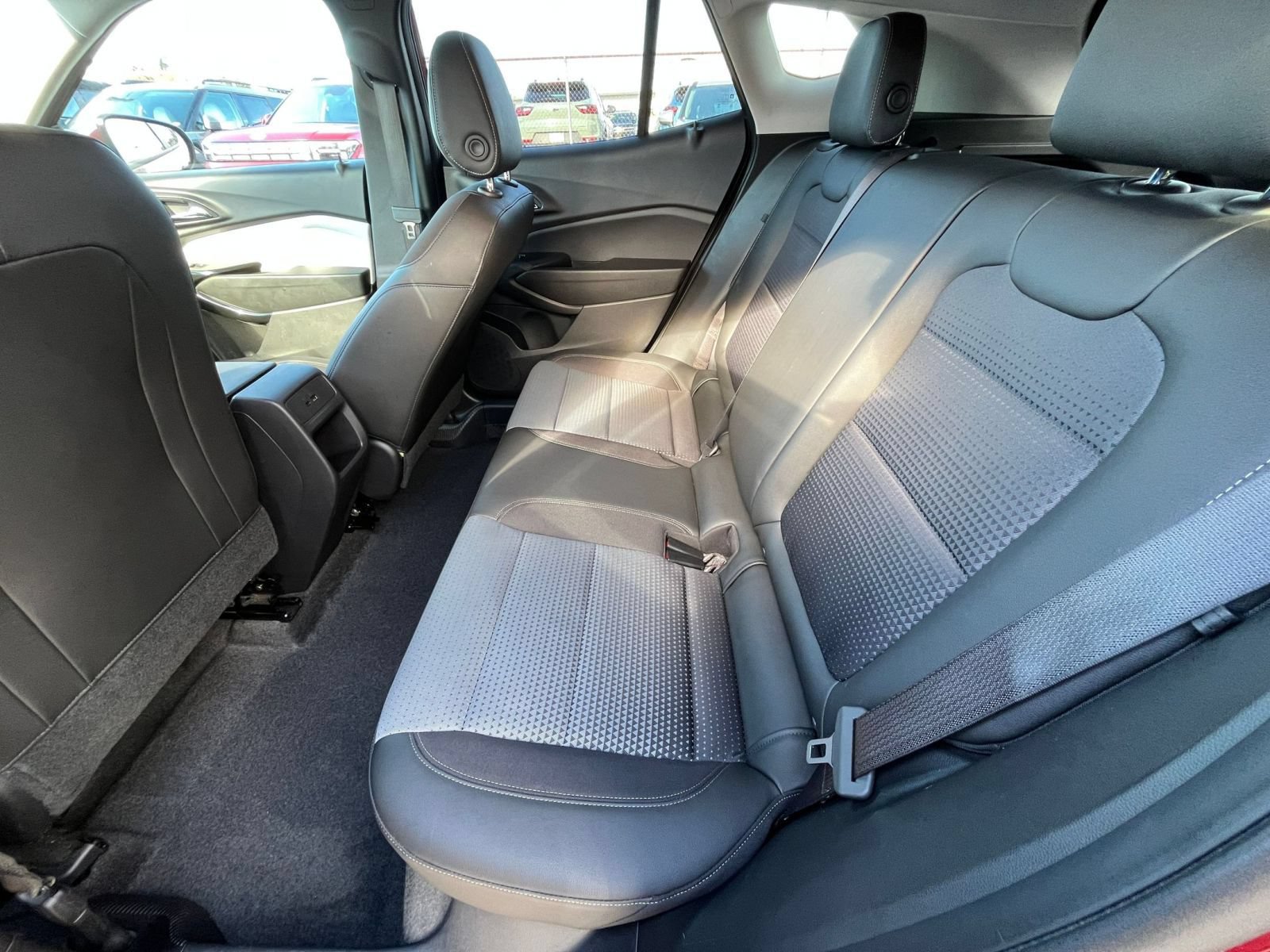 Used 2025 Chevrolet Trax LT w/ LT Convenience Package FWD image 26