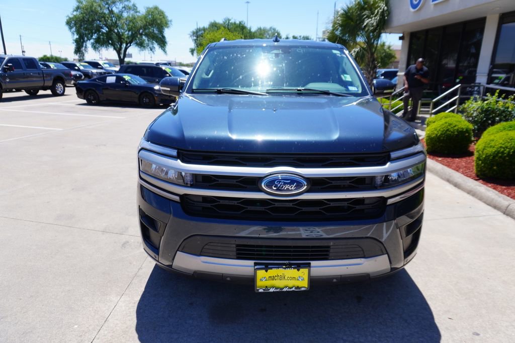 Used 2024 Ford Expedition XLT image 2