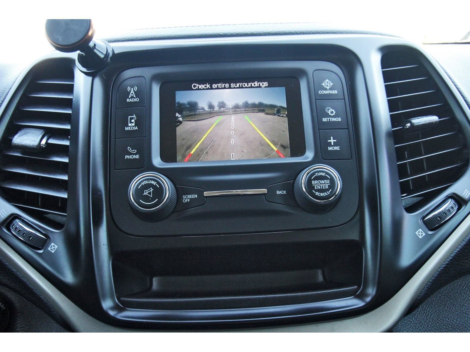 Used 2016 Jeep Cherokee Sport image 26