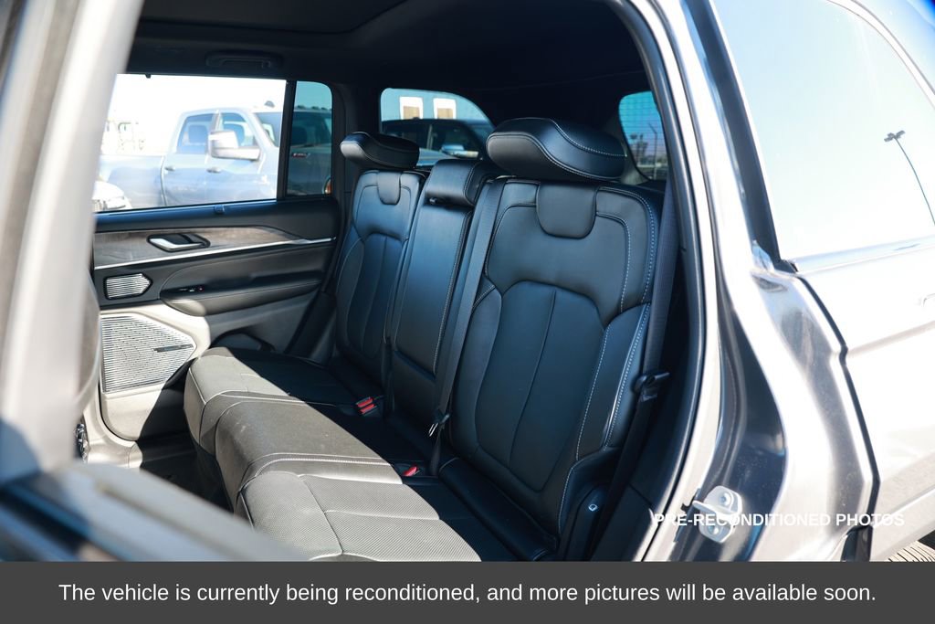 Used 2023 Jeep Grand Cherokee Overland w/ Advanced Protech Group III image 12