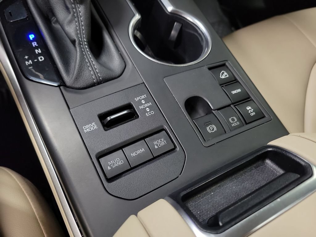 Used 2024 Toyota Highlander XLE AWD/4WD image 15