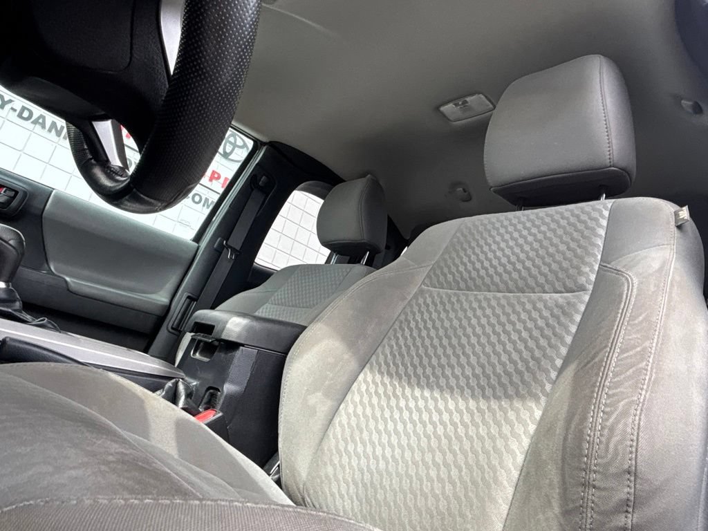 Used 2021 Toyota Tacoma SR5 w/ SR5 Appearance Package (SM) AWD/4WD image 11