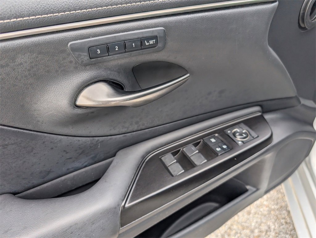 Used 2019 Lexus ES 300h image 9