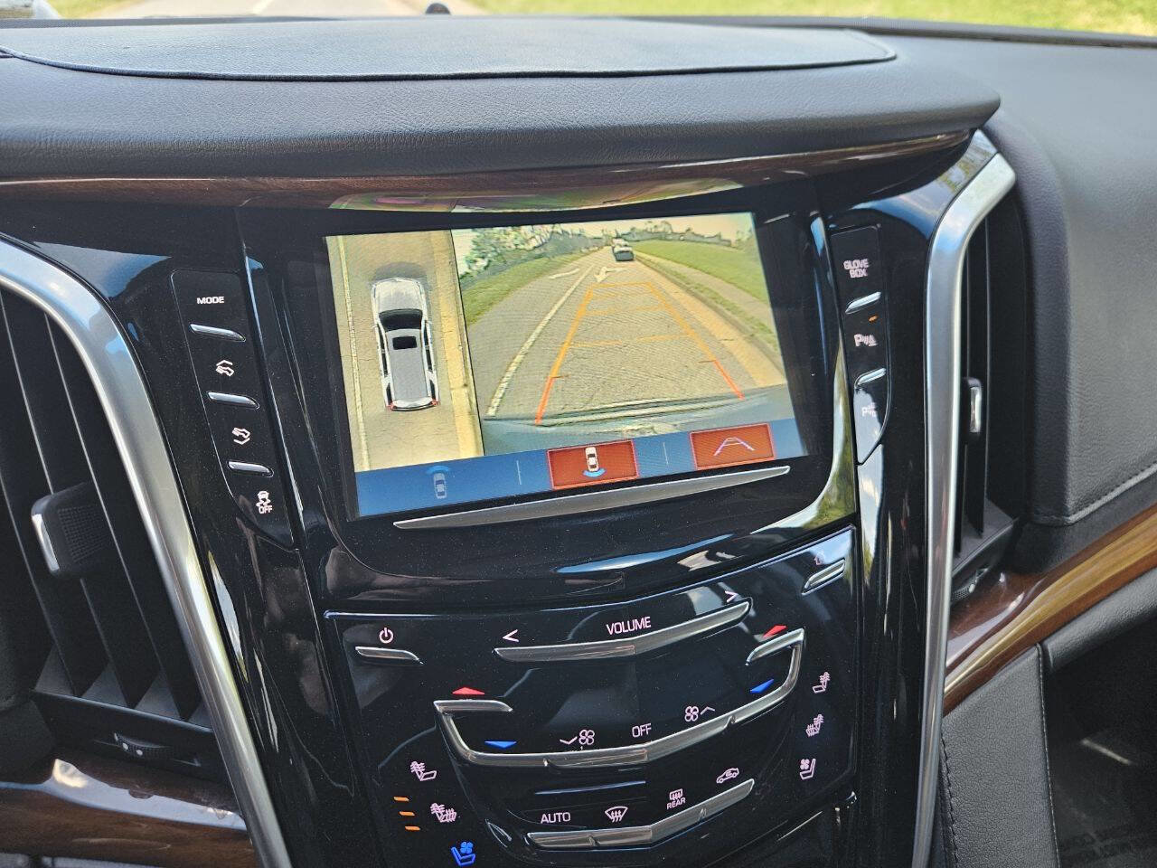 Used 2019 Cadillac Escalade ESV 4WD image 22