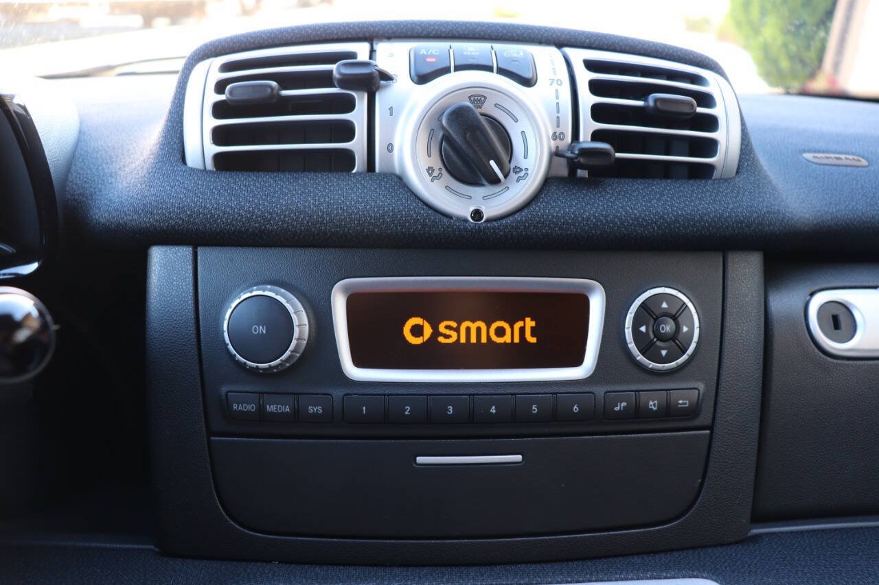 Used 2013 smart fortwo pure RWD image 19