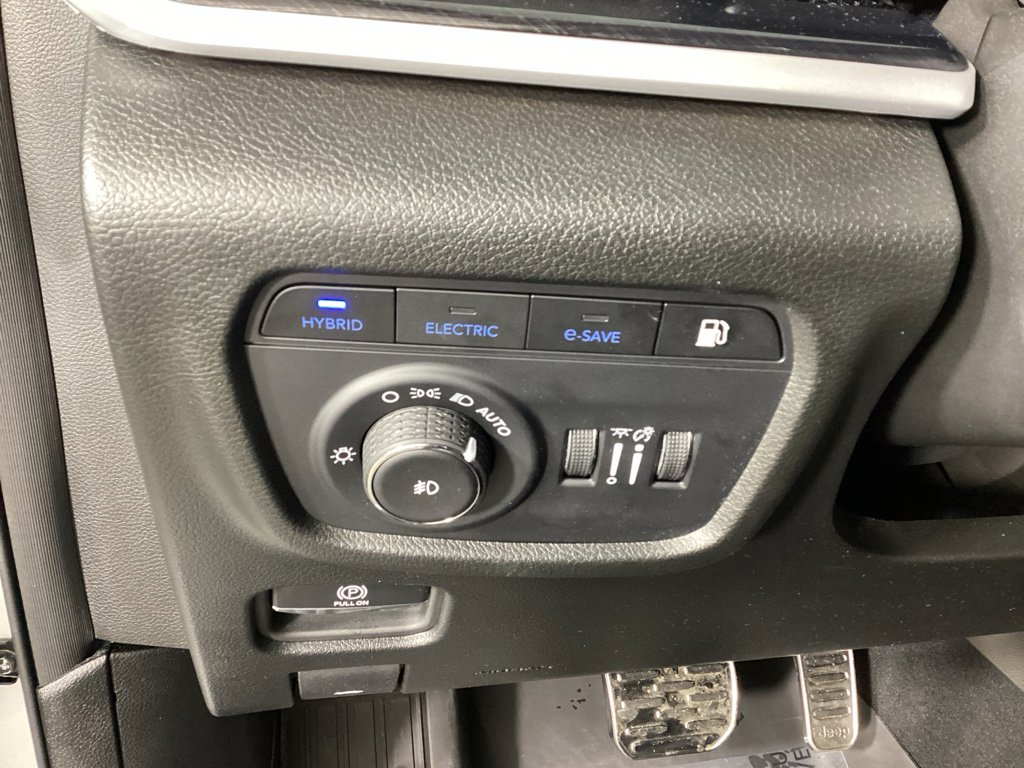 Used 2024 Jeep Grand Cherokee Trailhawk w/ Advanced Protech Group II image 23