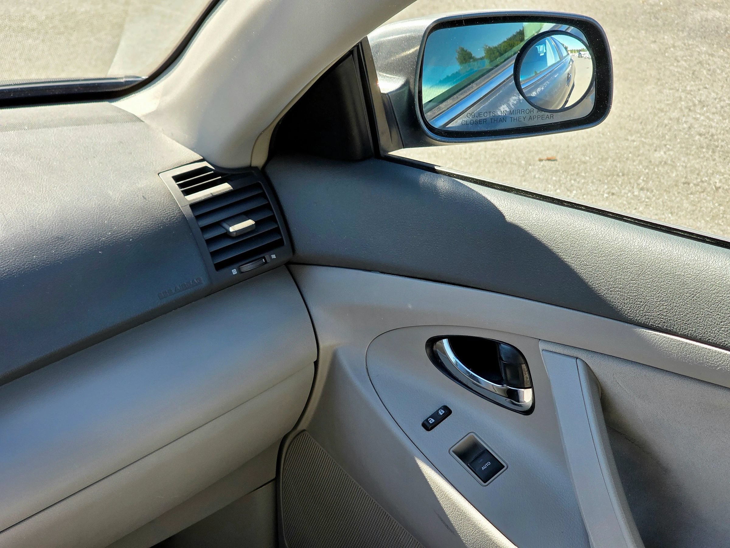 Used 2010 Toyota Camry LE FWD image 25