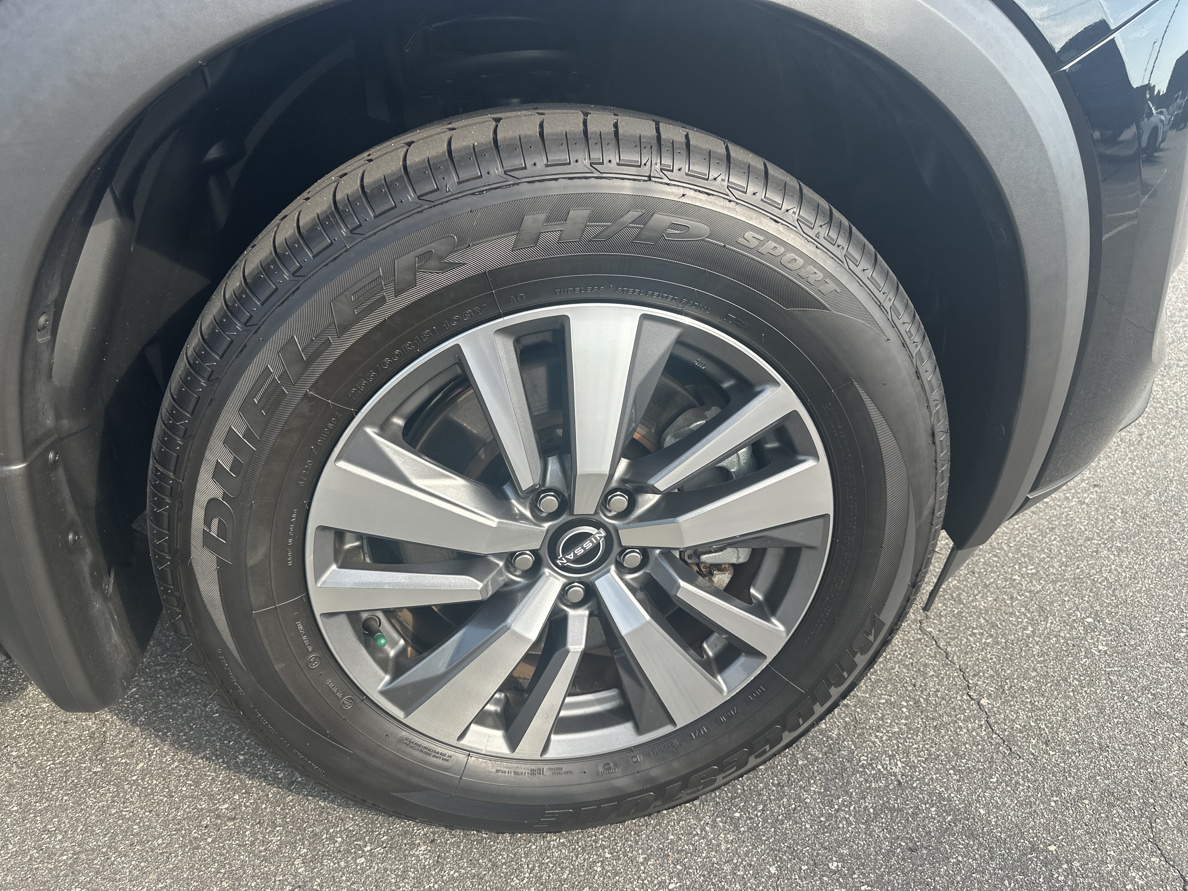Certified 2024 Nissan Pathfinder SL w/ Black Appearance Package FWD image 12