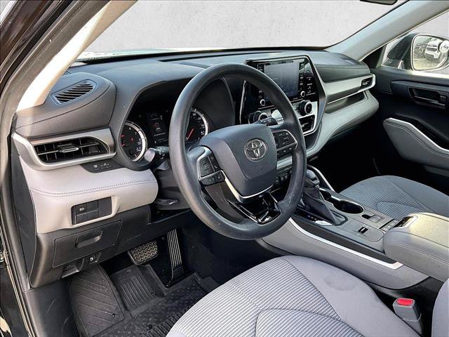 Used 2020 Toyota Highlander L FWD image 14