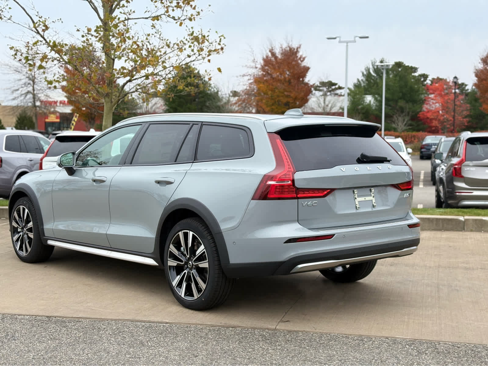 New 2026 Volvo V60 B5 Cross Country Ultra w/ Protection Package Premier AWD/4WD image 5