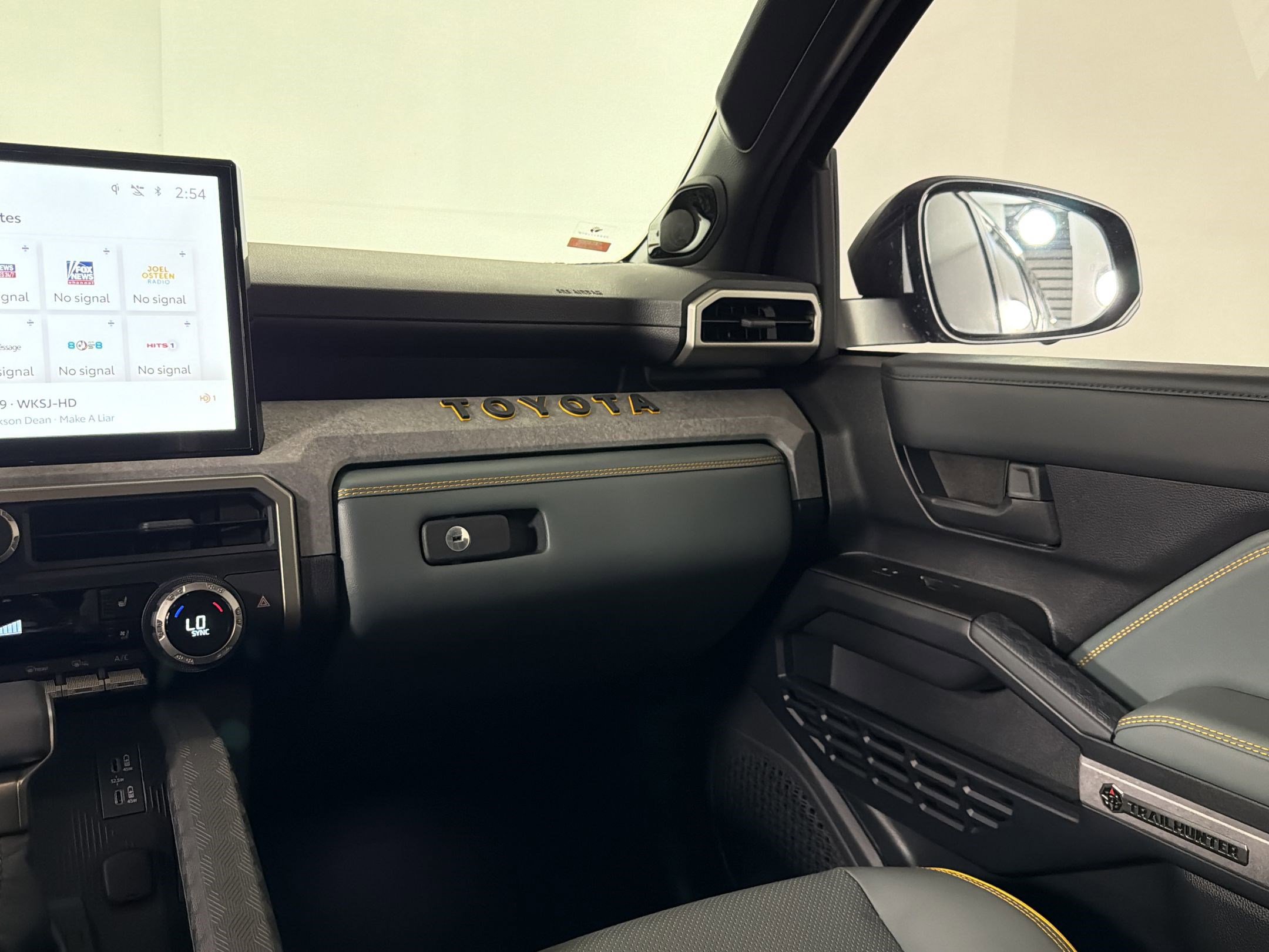 Used 2025 Toyota 4Runner Trailhunter AWD/4WD image 27