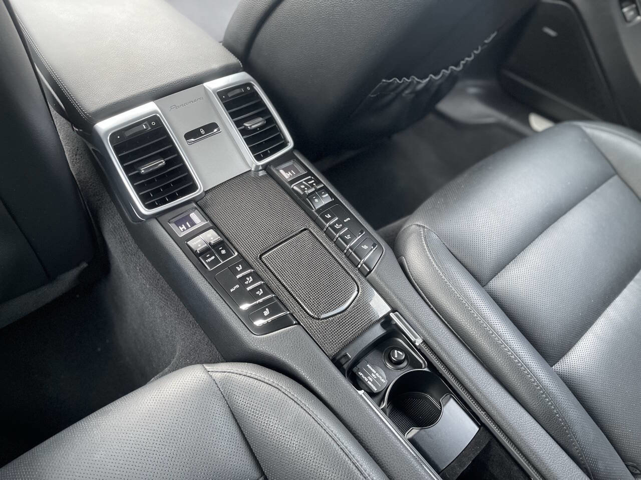 Used 2016 Porsche Panamera 4 Edition image 25