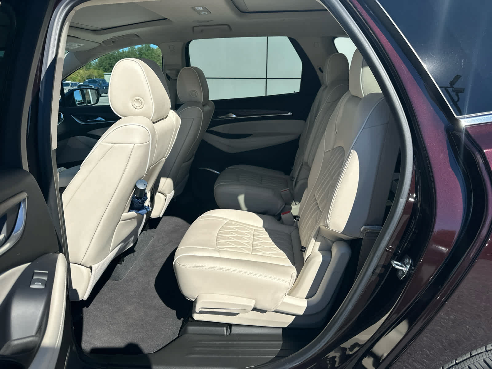 Used 2022 Buick Enclave Avenir w/ Avenir Technology Package FWD image 5