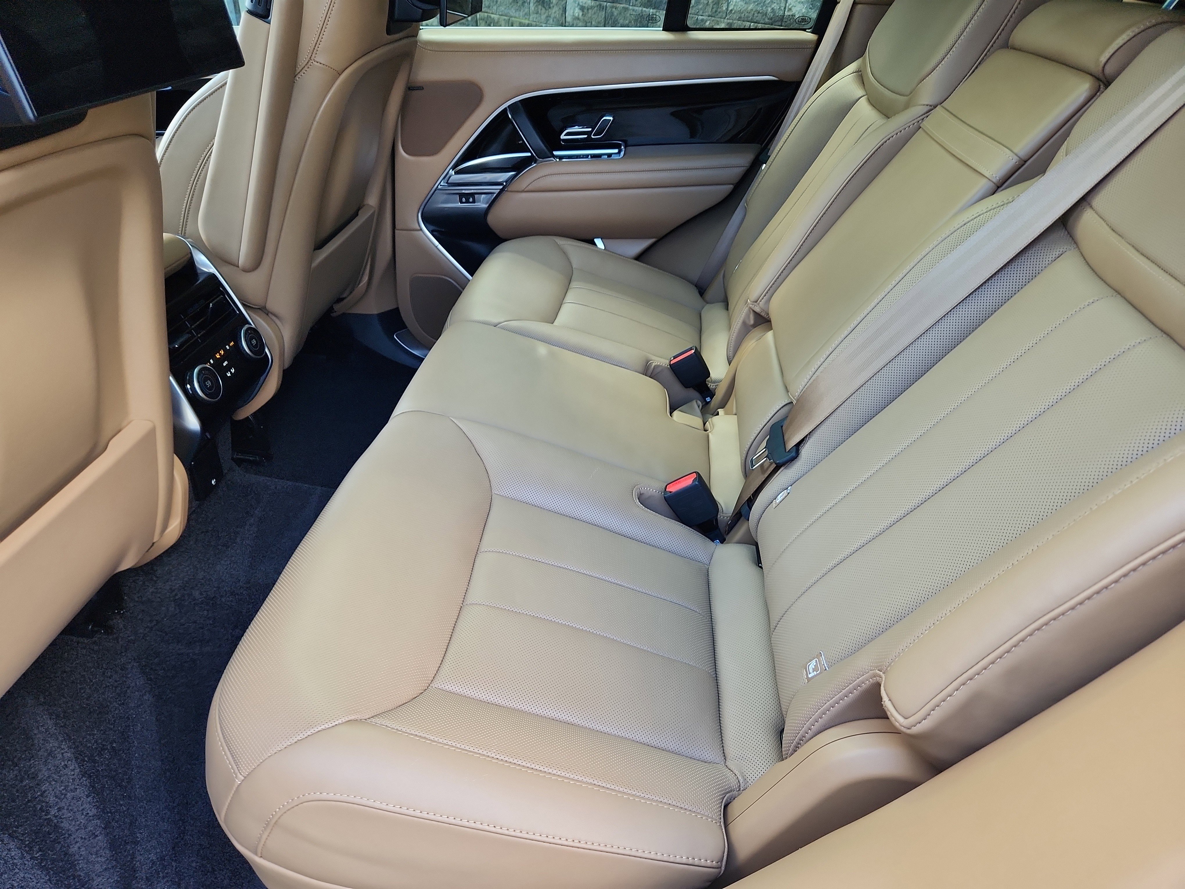 Used 2023 Land Rover Range Rover SE image 5