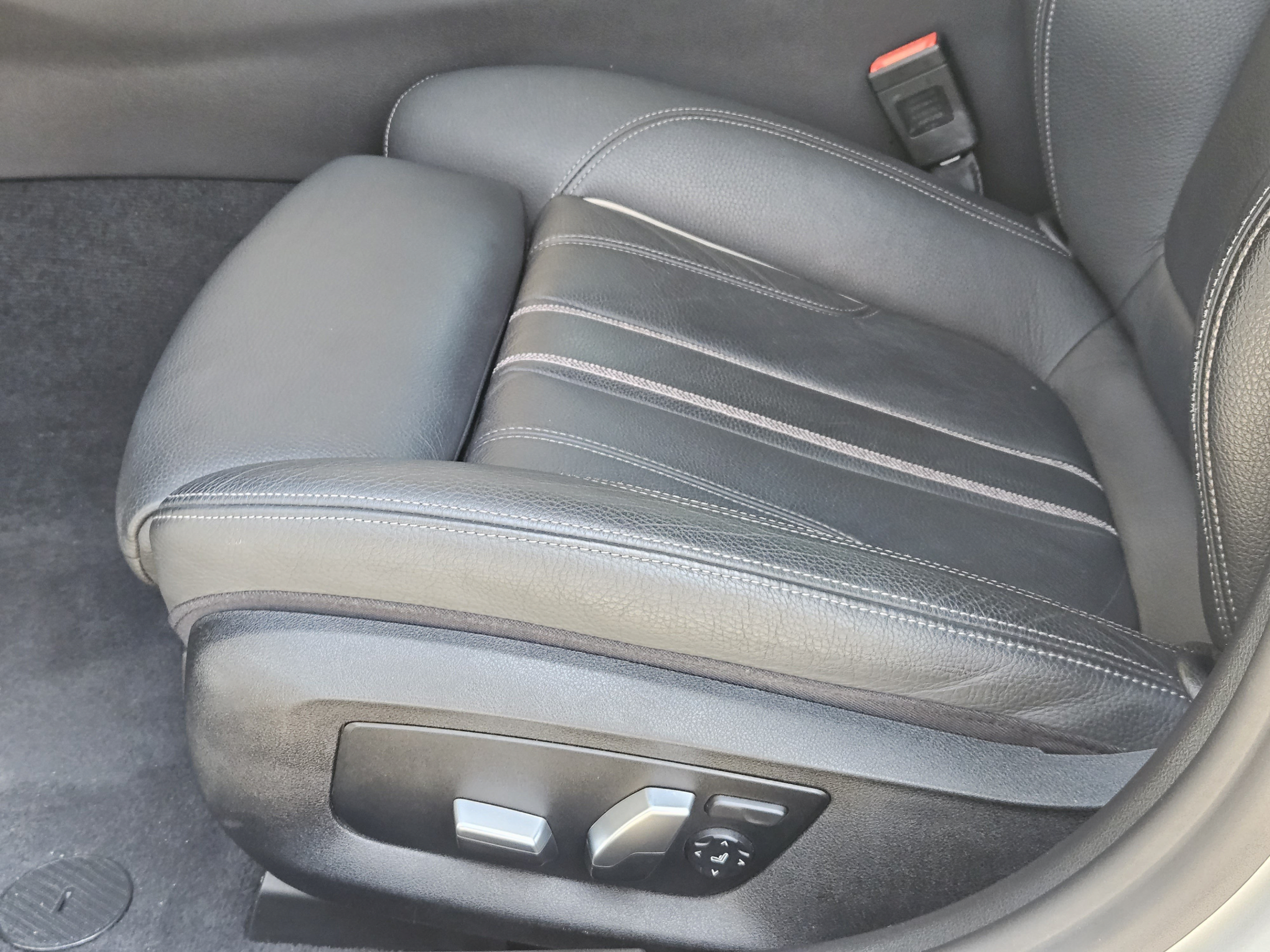 Used 2021 BMW 540i w/ Convenience Package RWD image 21