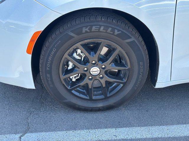 Used 2022 Chrysler Voyager LX FWD image 6