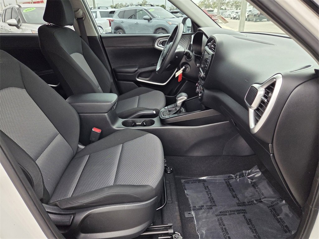 Used 2023 Kia Soul LX w/ LX Technology Package image 15