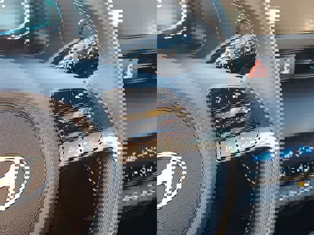 Used 2025 Hyundai Elantra Sport image 20